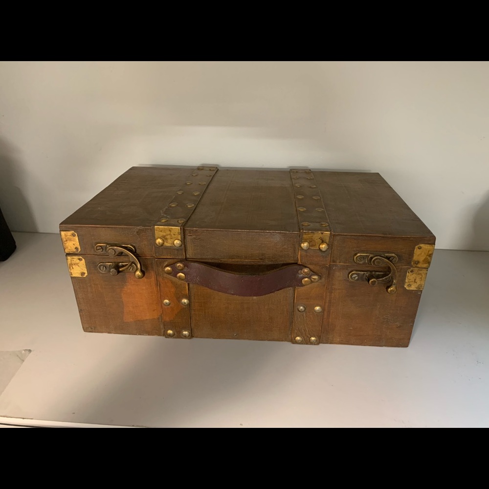 Vintage wood keepsake chest